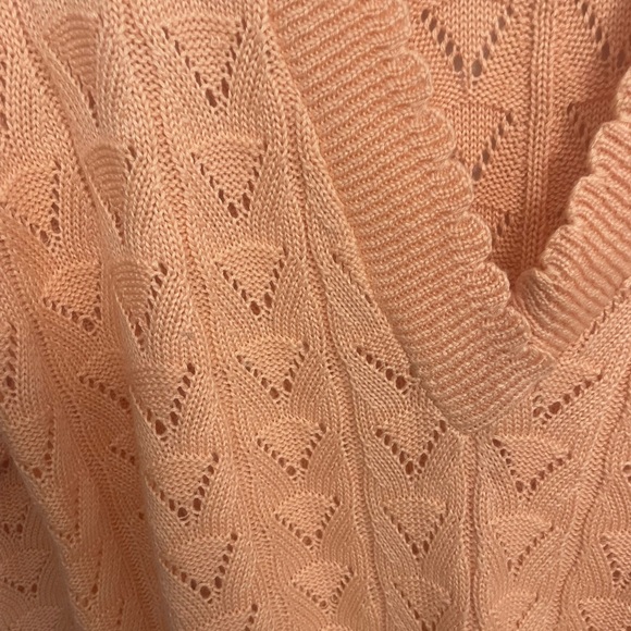 Vintage Ellen D. Peach V-Neck Sweater with Shoulder Pads - Picture 6 of 7